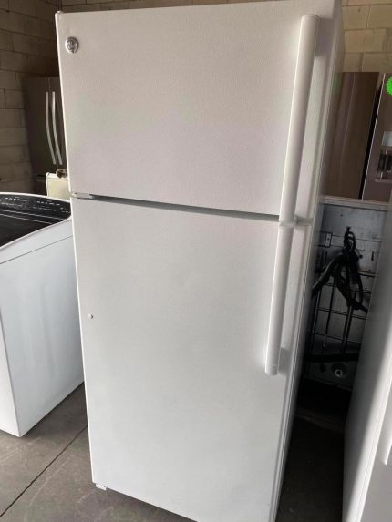 GE Top freezer refrigerator