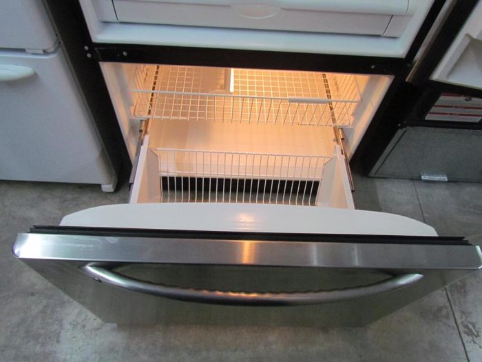 Amana bottom freezer - Image 5
