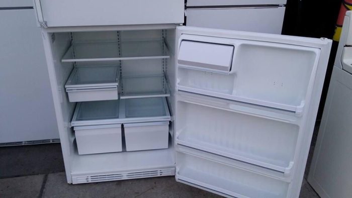 Top Freezer - Image 4