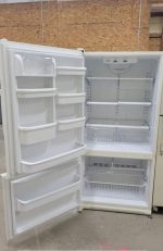 Frigidaire bottom freezer - Image 4
