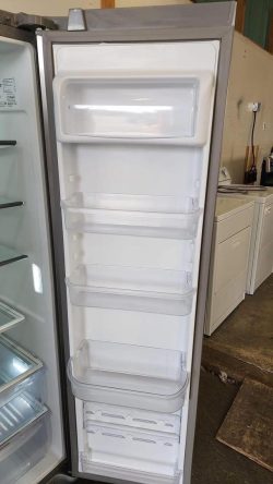 Frigidaire side side Refrigerator - Image 5