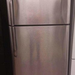 Frigidaire Top freezer refrigerator 200