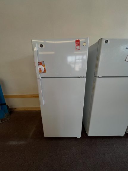 NEW Ge fridge $329