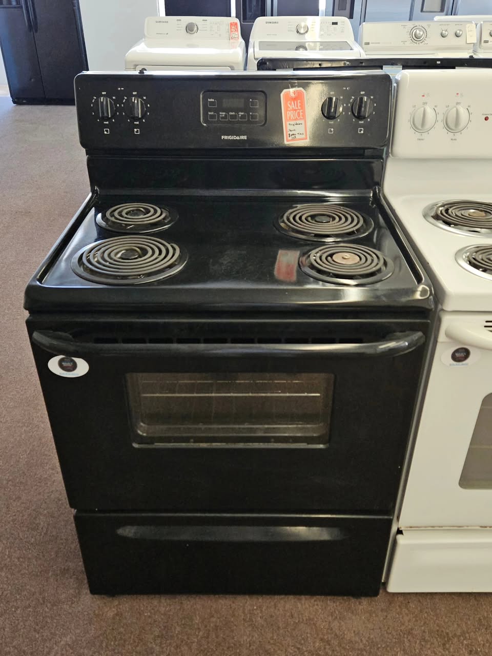 528302358_1361755285759855_5705185954878757892_n FRIGIDAIRE STOVE — ONLY $179 - Image 1